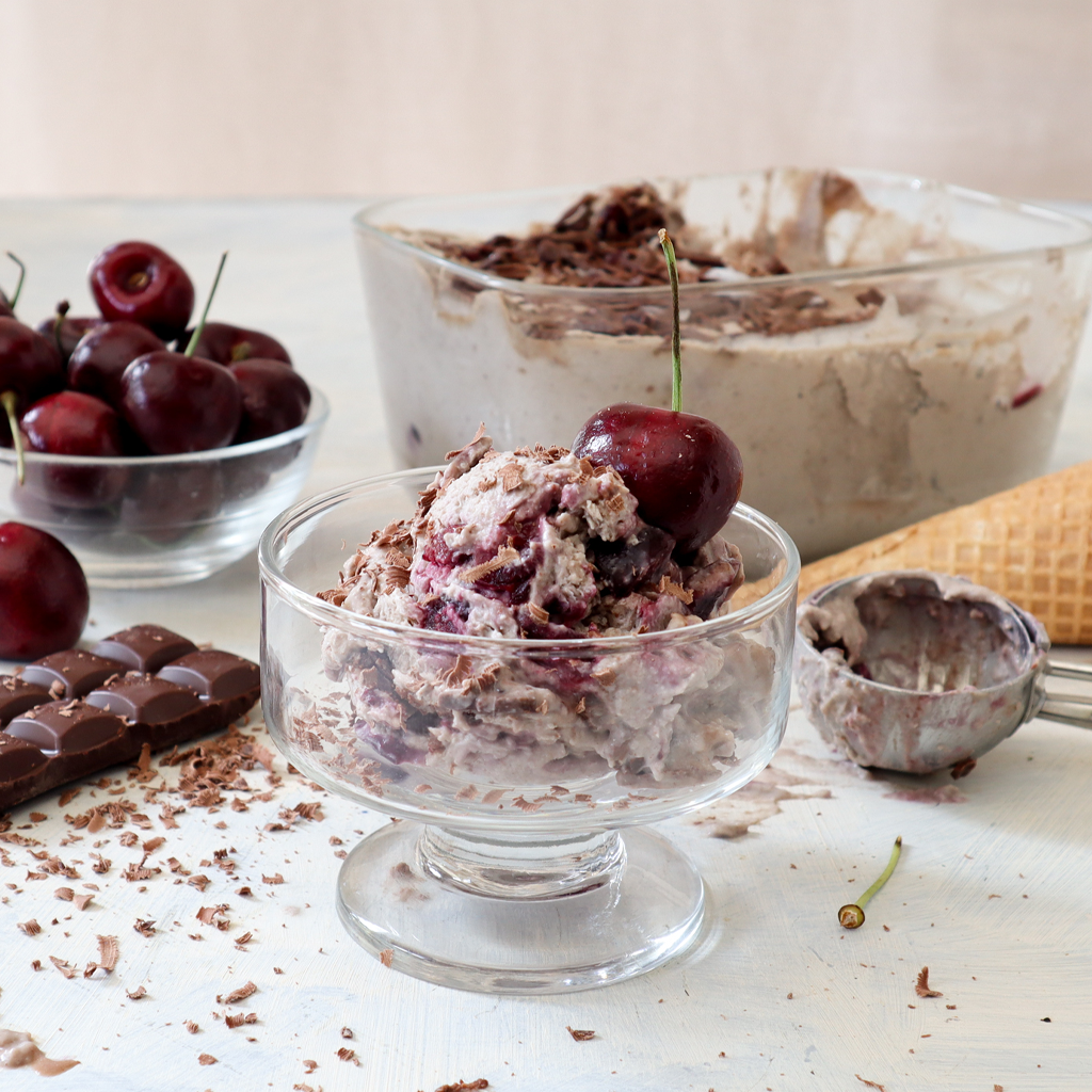 Creamy cherry chocolate chunk ice cream (vegan & paleo)